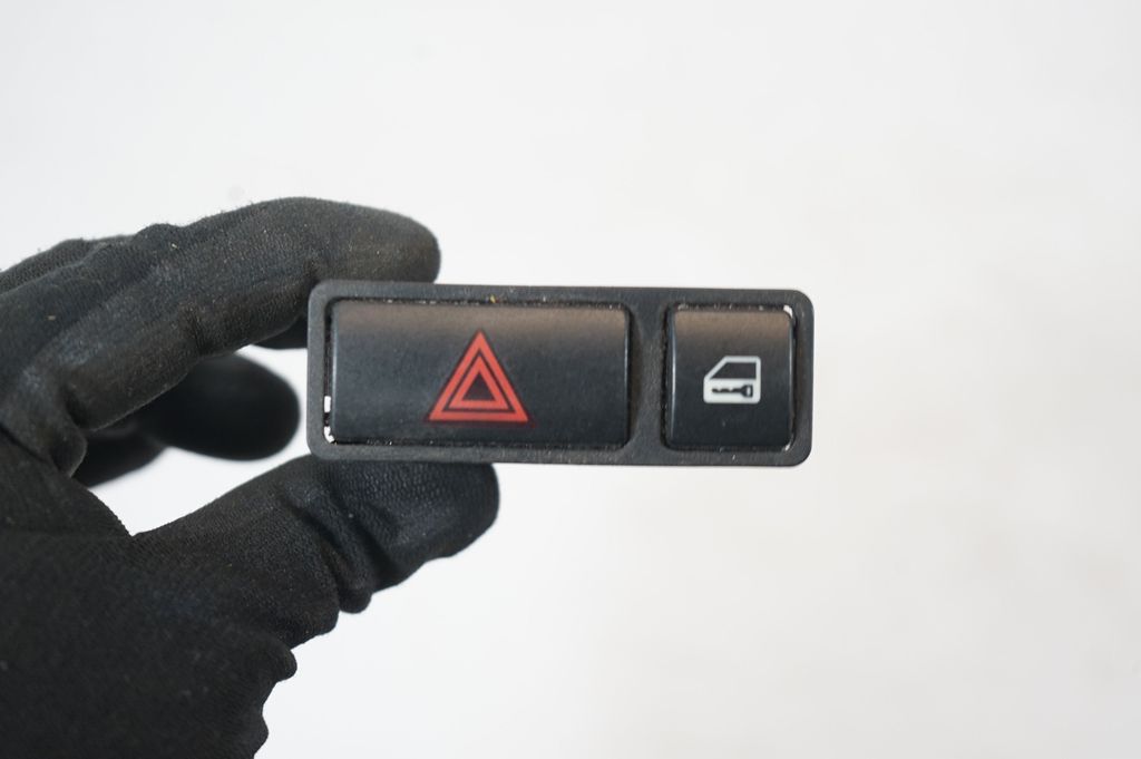 Hazard light switch (6)