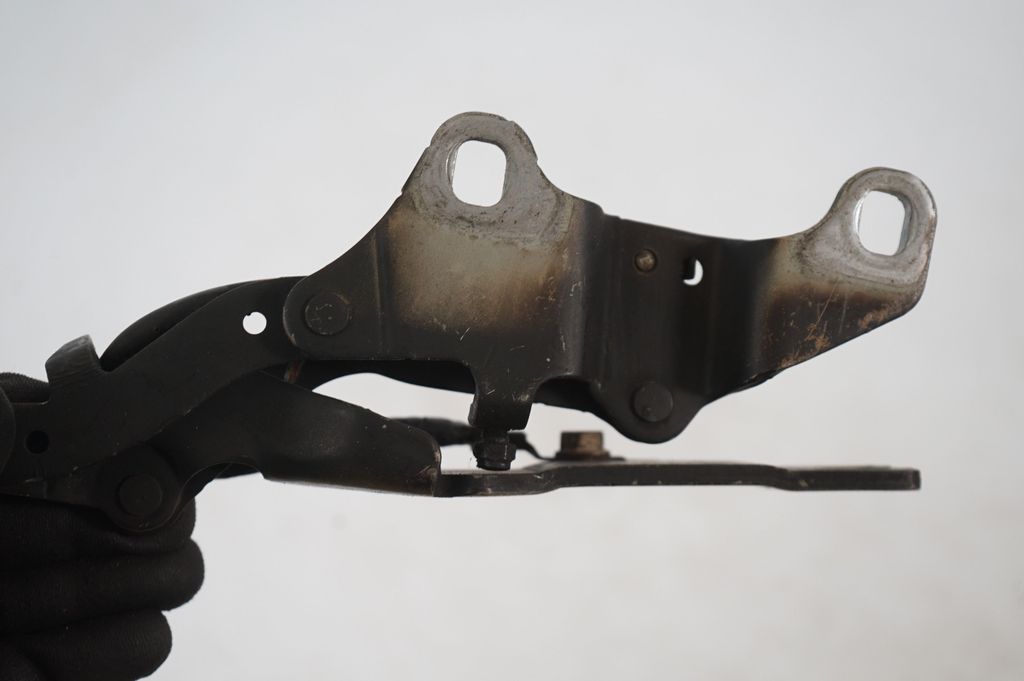 Engine bonnet/hood hinges (6)