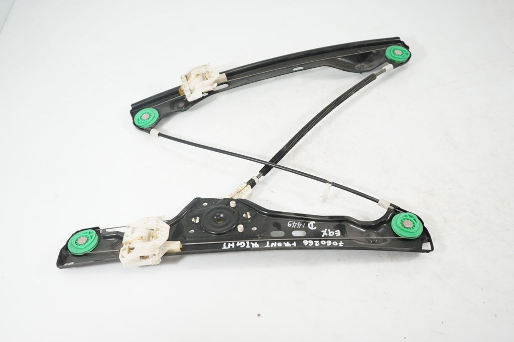 Front door window regulator with motor (3)
