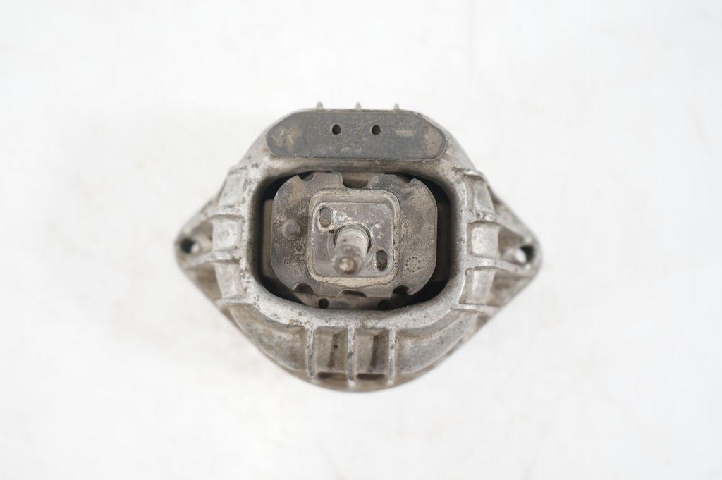 Engine mount bracket (7)
