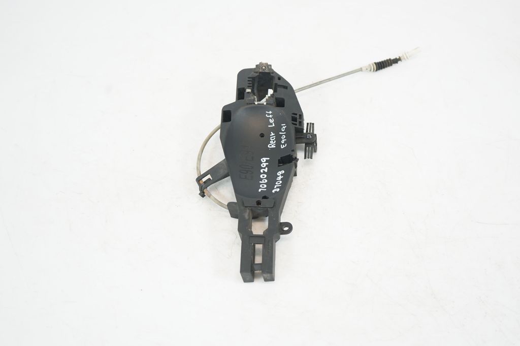 Rear door exterior handle/bracket (4)