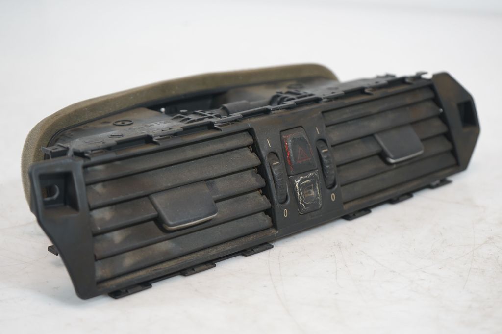 Dash center air vent grill (8)