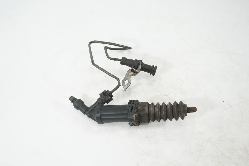 Clutch master cylinder (5)