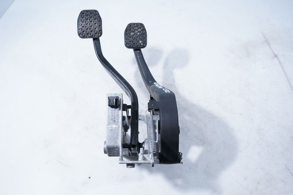Pedal assembly (2)