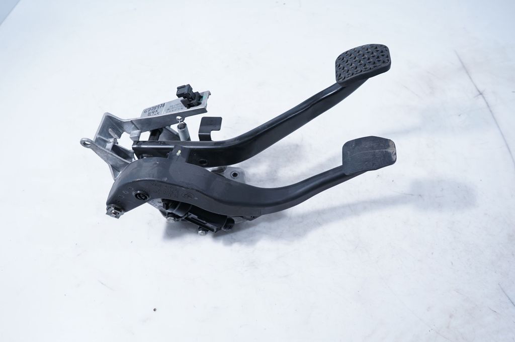 Pedal assembly (3)
