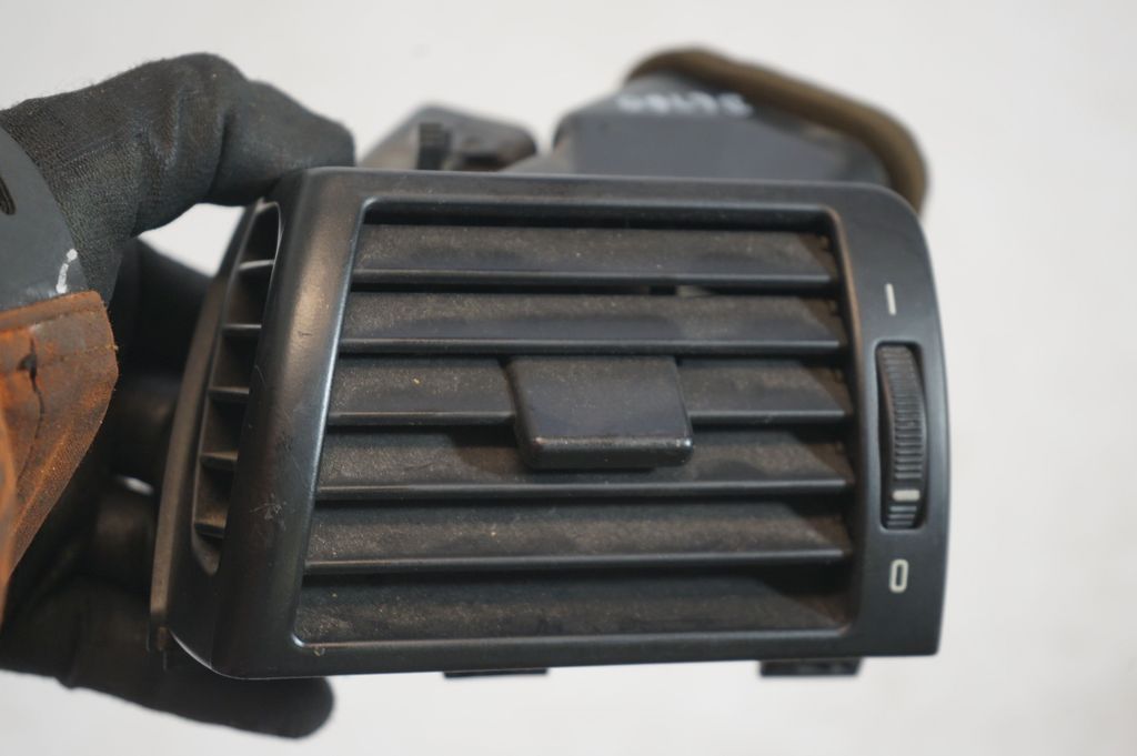 Dashboard side air vent grill/cover trim (7)