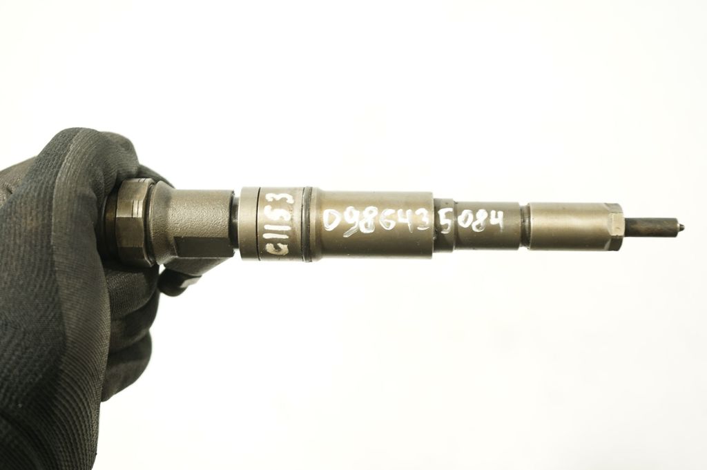Fuel injector (7)