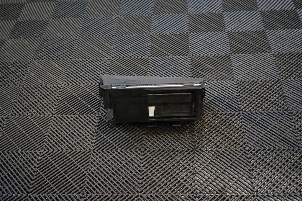 Glove box (3)