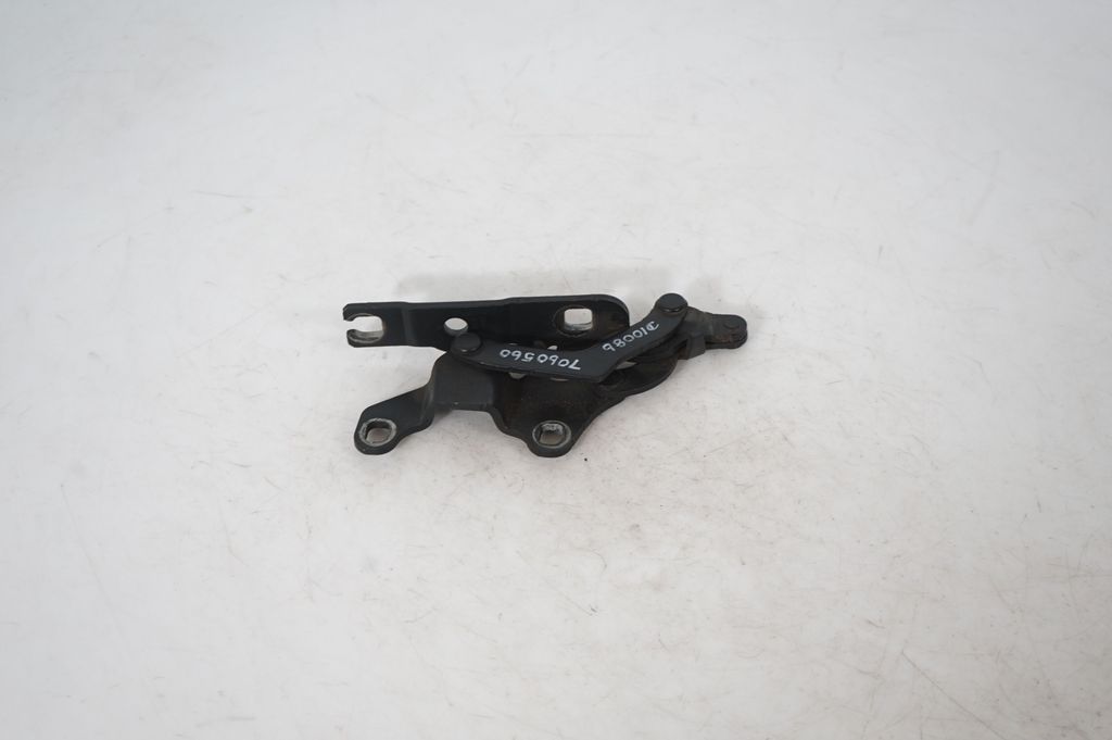 Engine bonnet/hood hinges (3)