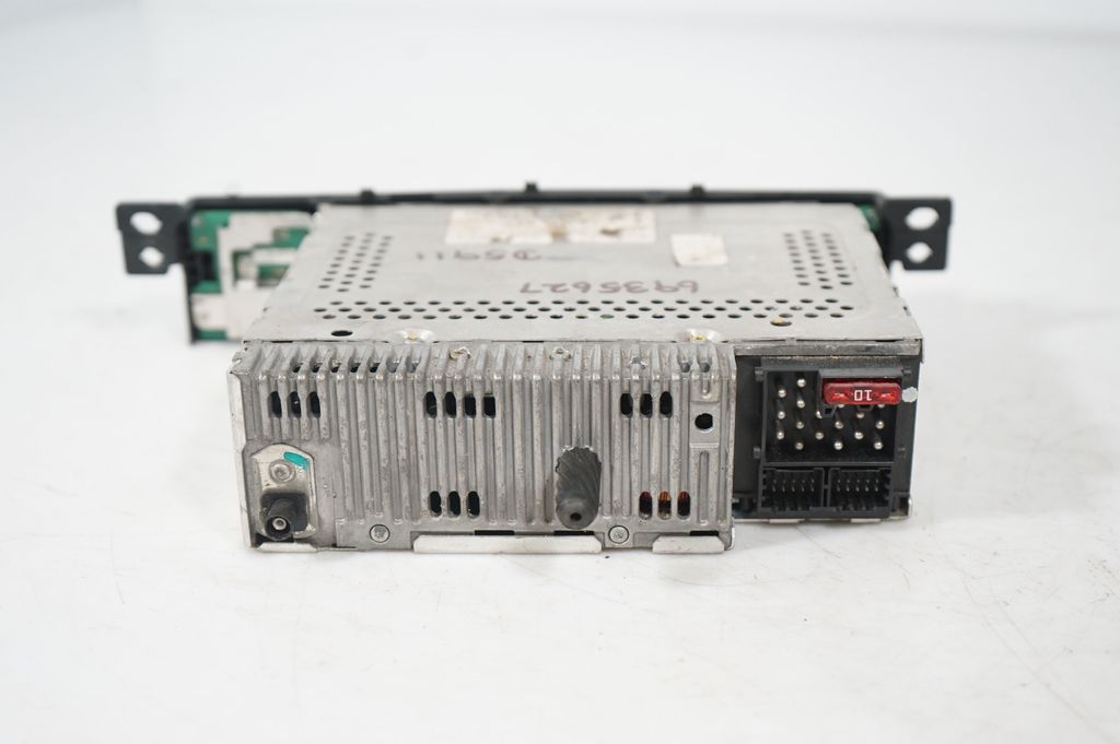 Radio/CD/DVD/GPS head unit (8)