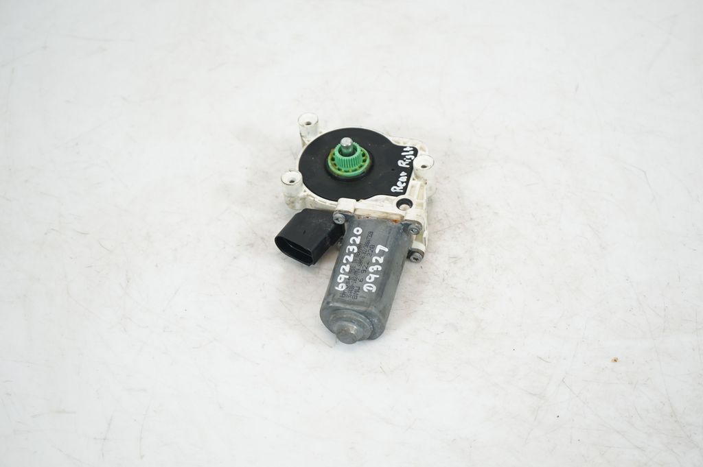 Rear door window regulator with motor (4)