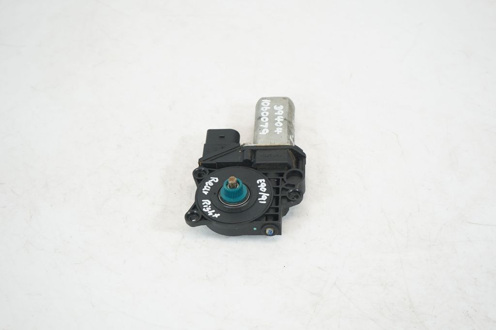 Rear door window regulator with motor (2)