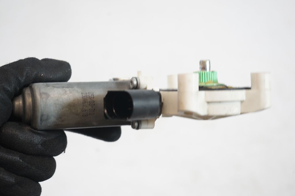 Front door window regulator with motor (6)