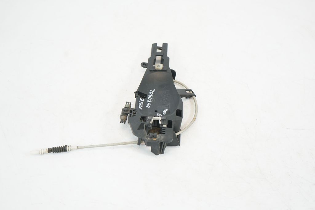 Rear door exterior handle/bracket (2)