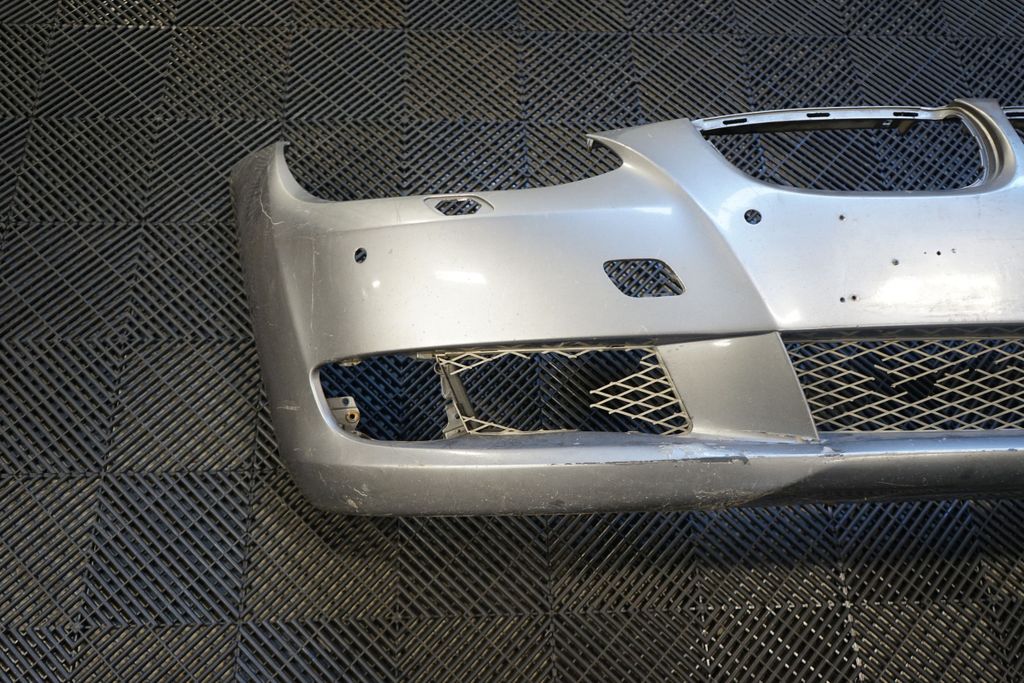 Front bumper (10)