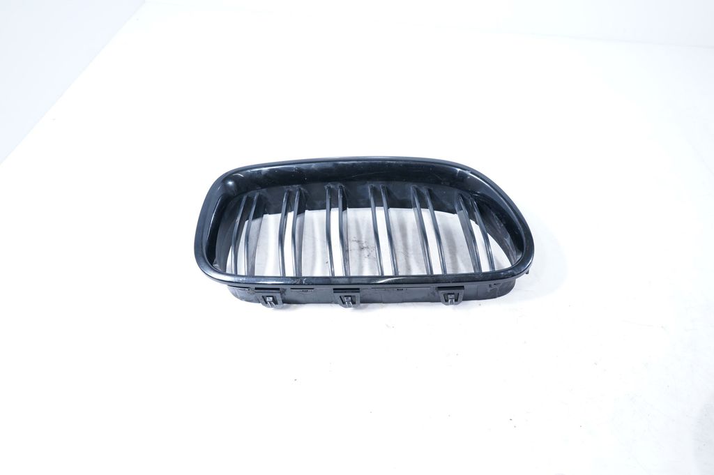 Front bumper upper radiator grill (5)