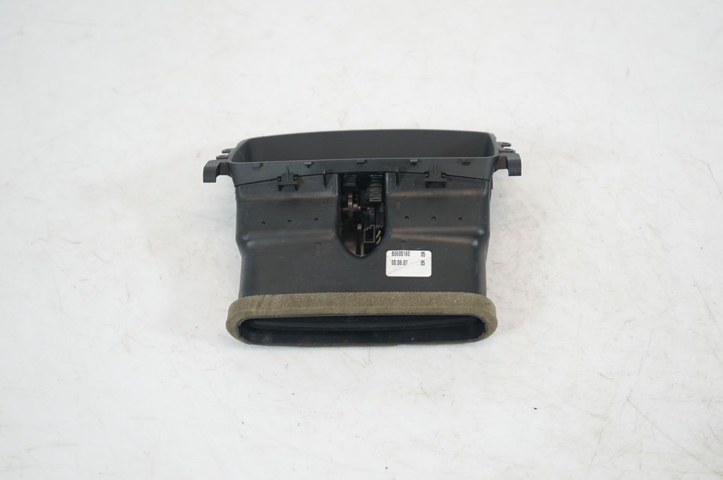 Rear air vent grill (3)