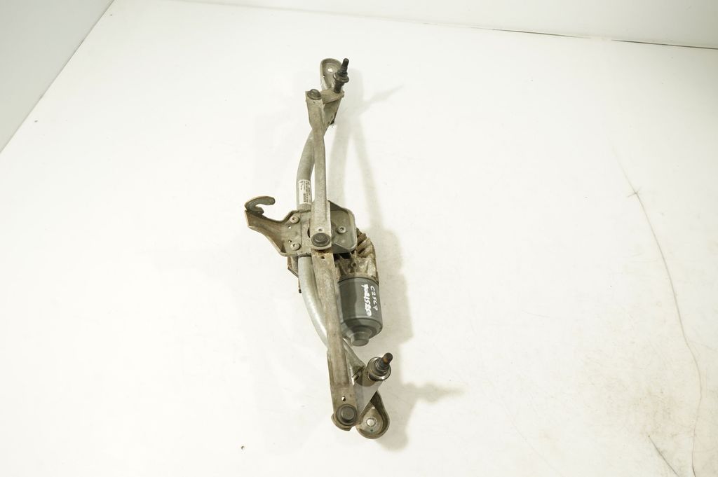 Front wiper linkage and motor (2)