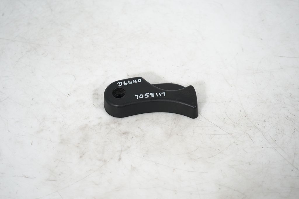 Engine bonnet (hood) release handle