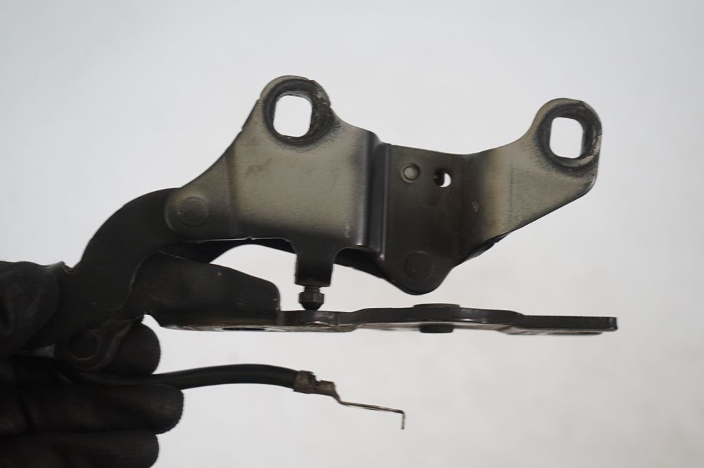 Engine bonnet/hood hinges (6)