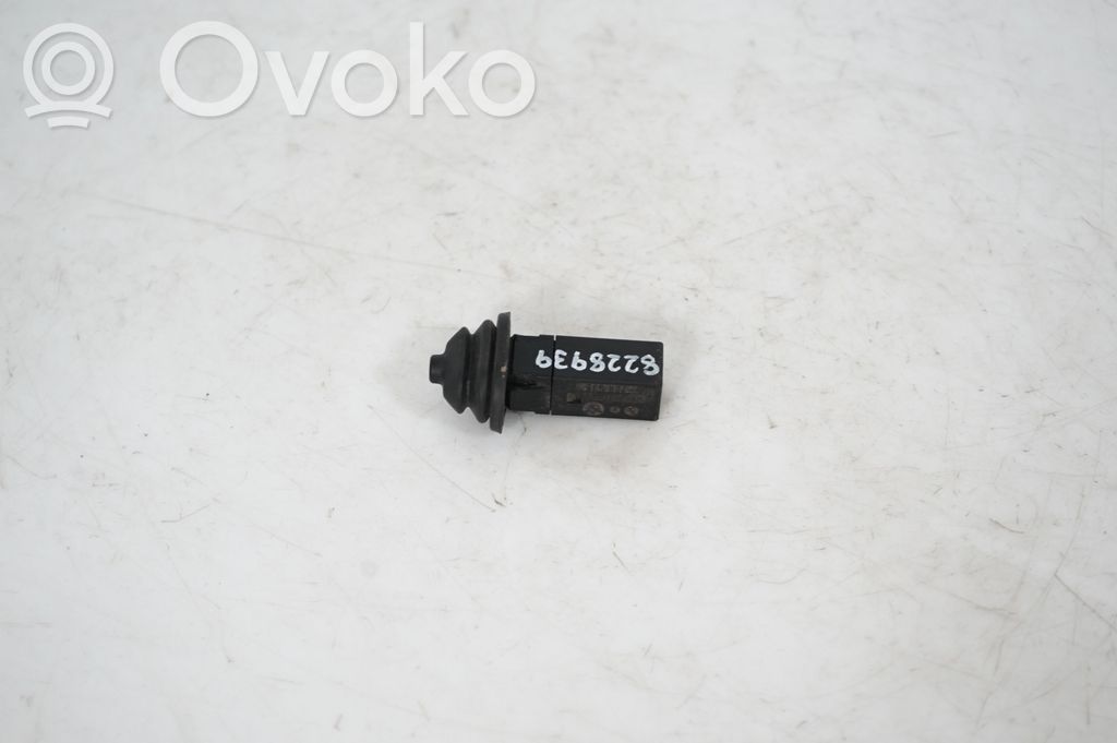 Fuel tank cap lock (3)