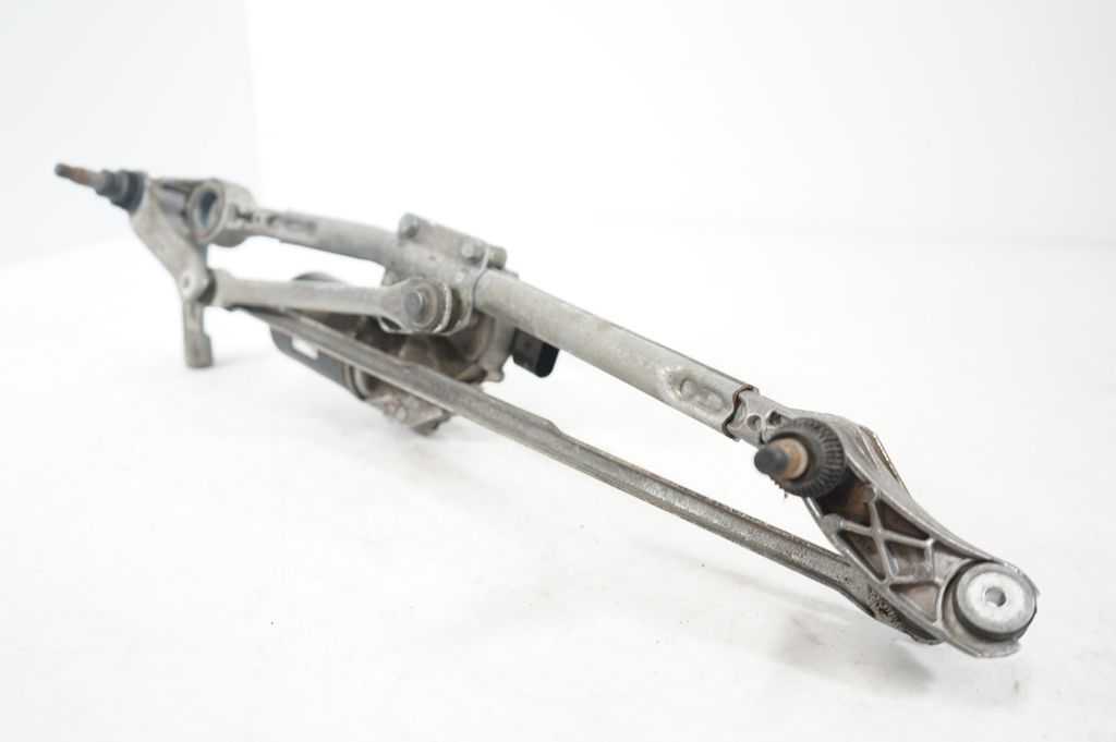 Front wiper linkage and motor (6)