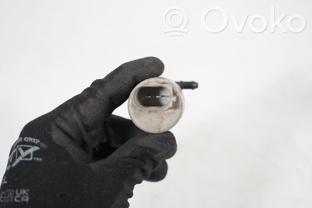 Windscreen/windshield washer pump (5)