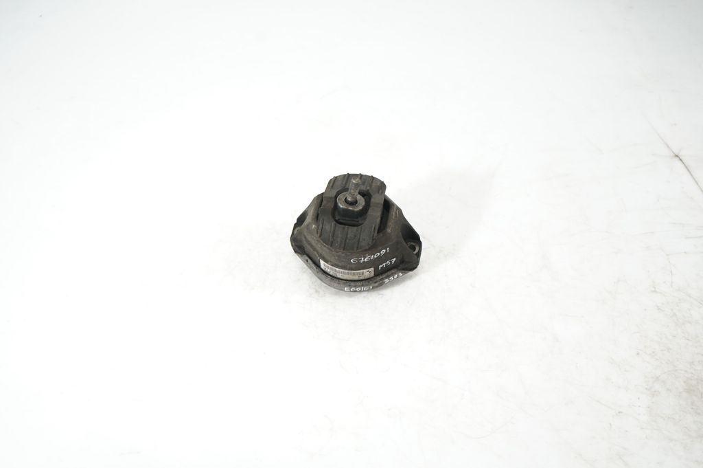 Engine mount bracket