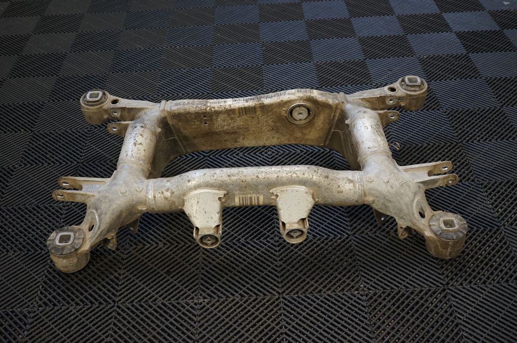 Rear subframe (4)