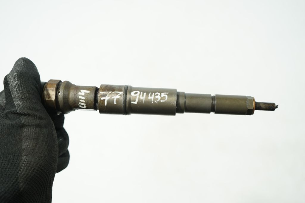 Fuel injector (7)