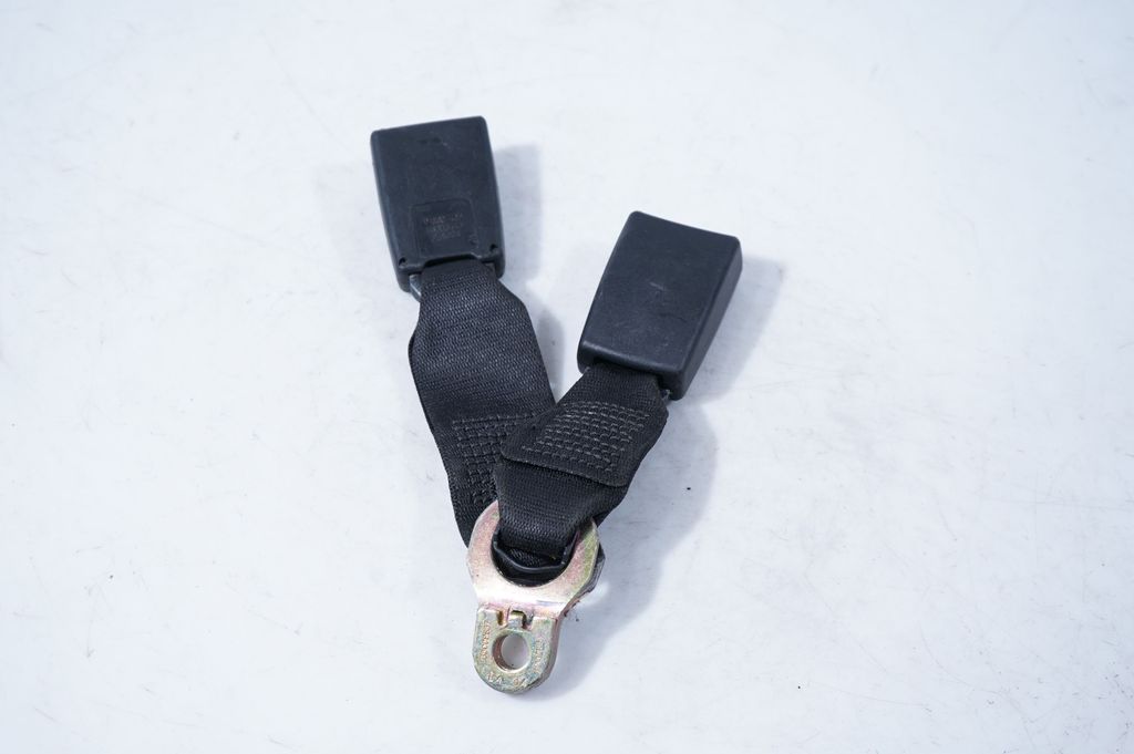 Rear seatbelt buckle (2)