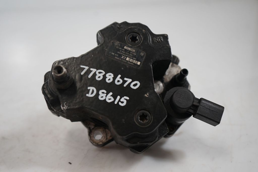 Fuel injection high pressure pump (10)
