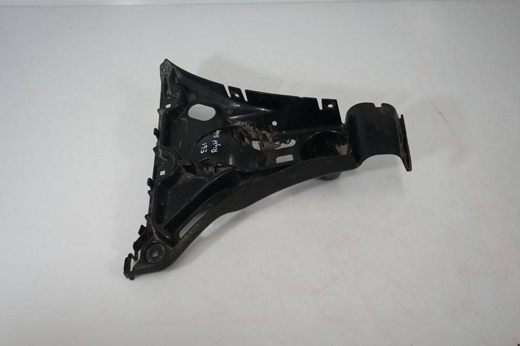 Rear bumper mounting bracket (4)