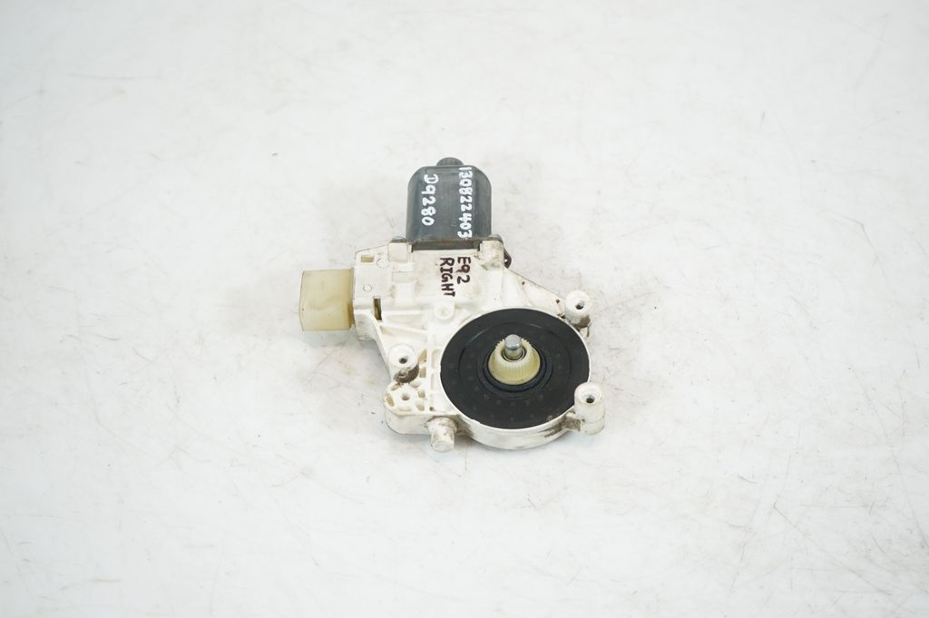 Front door window regulator with motor (2)