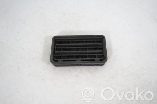 Quarter panel pressure vent