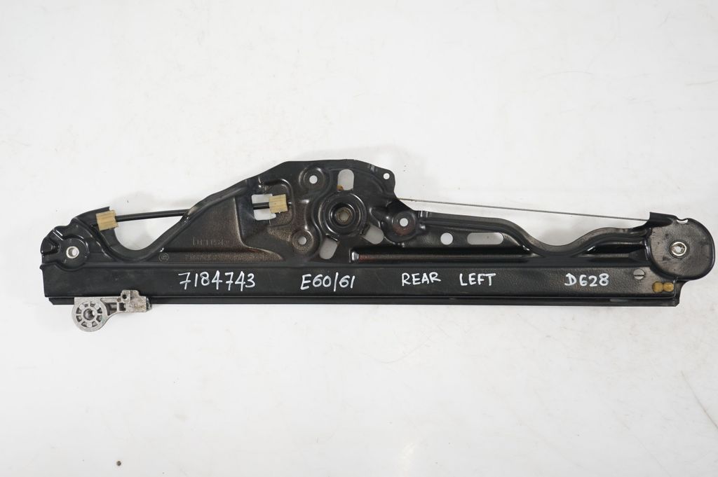 Rear door window regulator with motor (7)