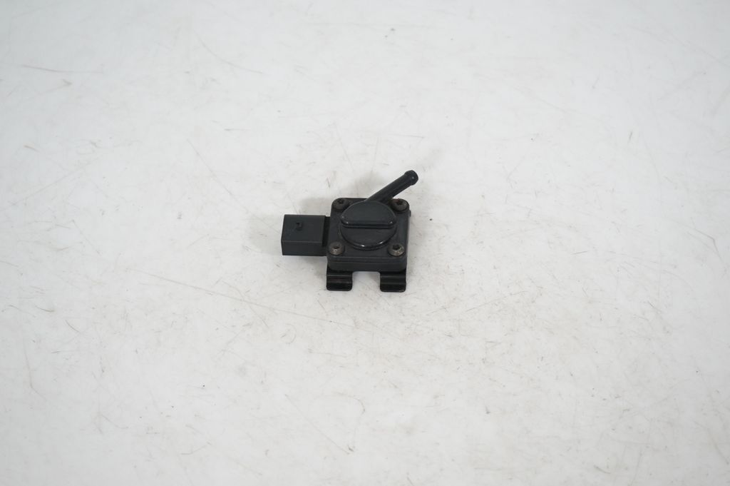 Exhaust gas pressure sensor (4)