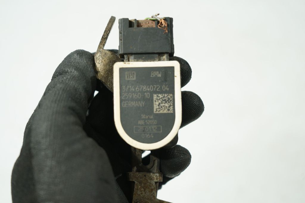 Accelerator throttle pedal (8)
