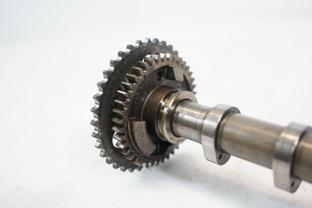 Camshaft (7)