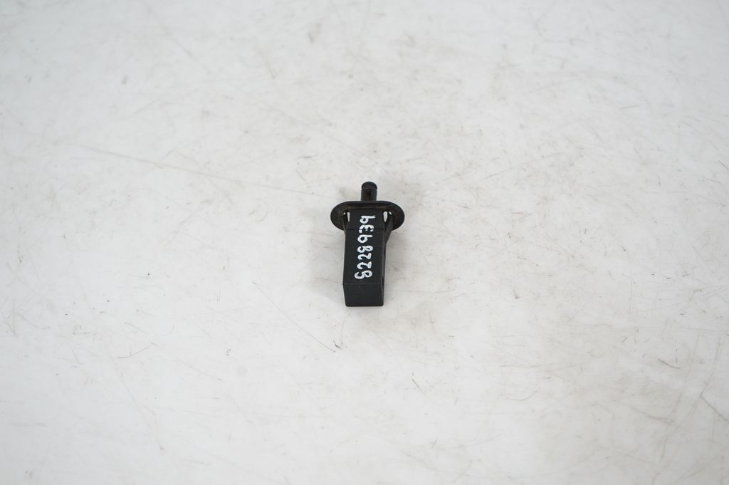 Fuel tank cap lock (4)