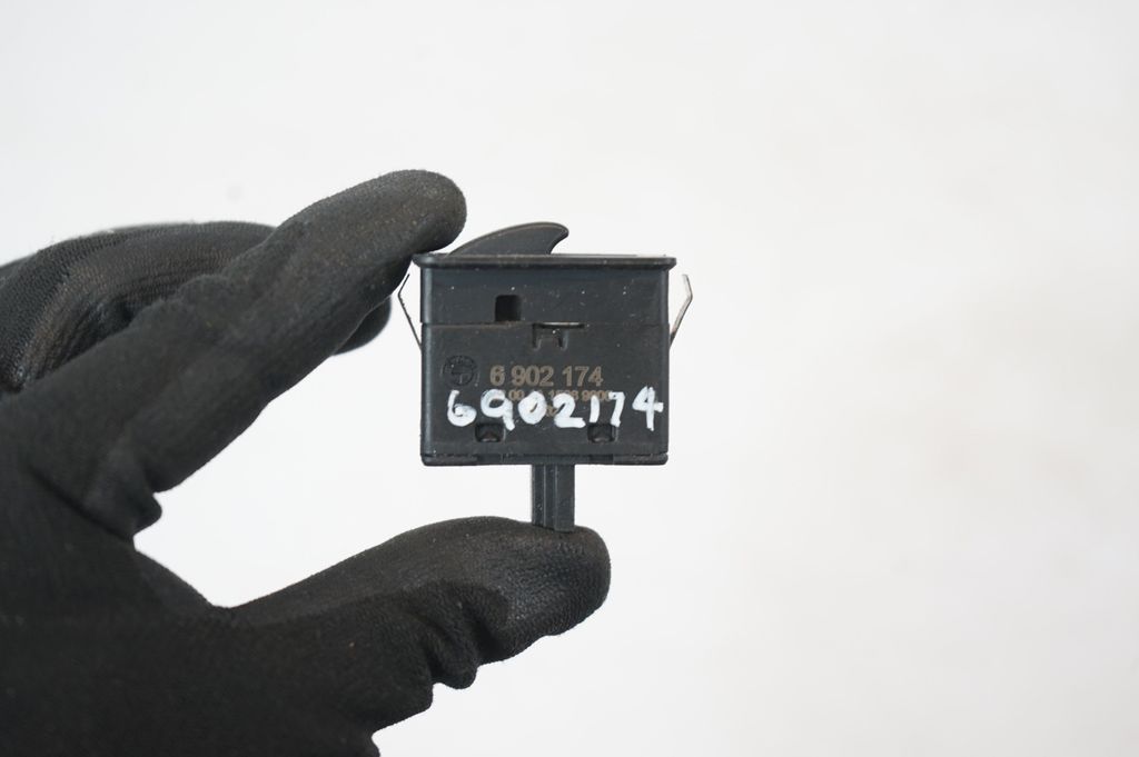 Electric window control switch (9)