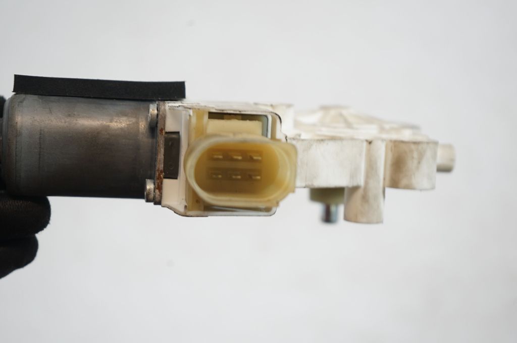 Front door window regulator with motor (6)