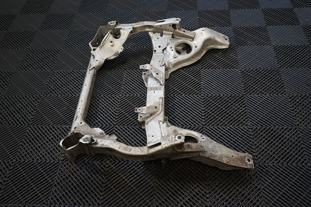 Front subframe (4)