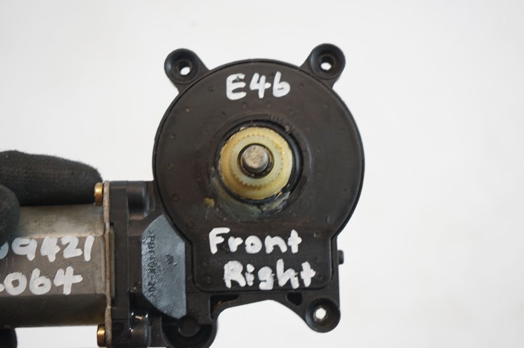 Front door window regulator motor (7)
