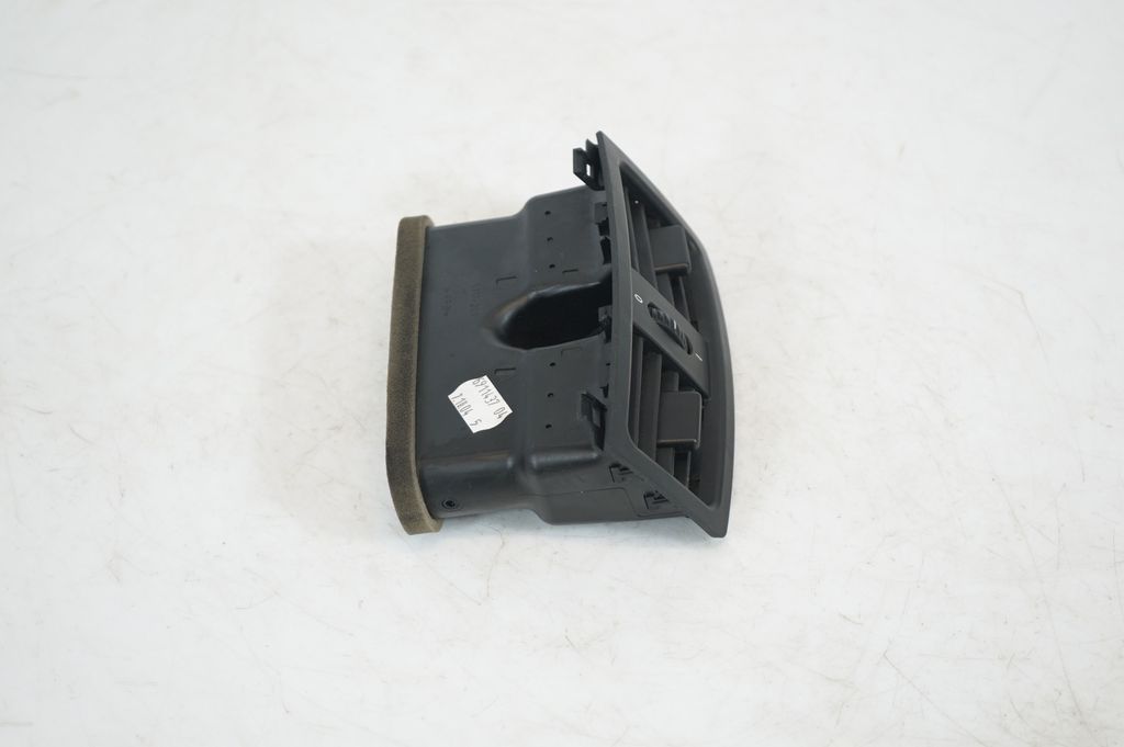 Rear air vent grill (4)