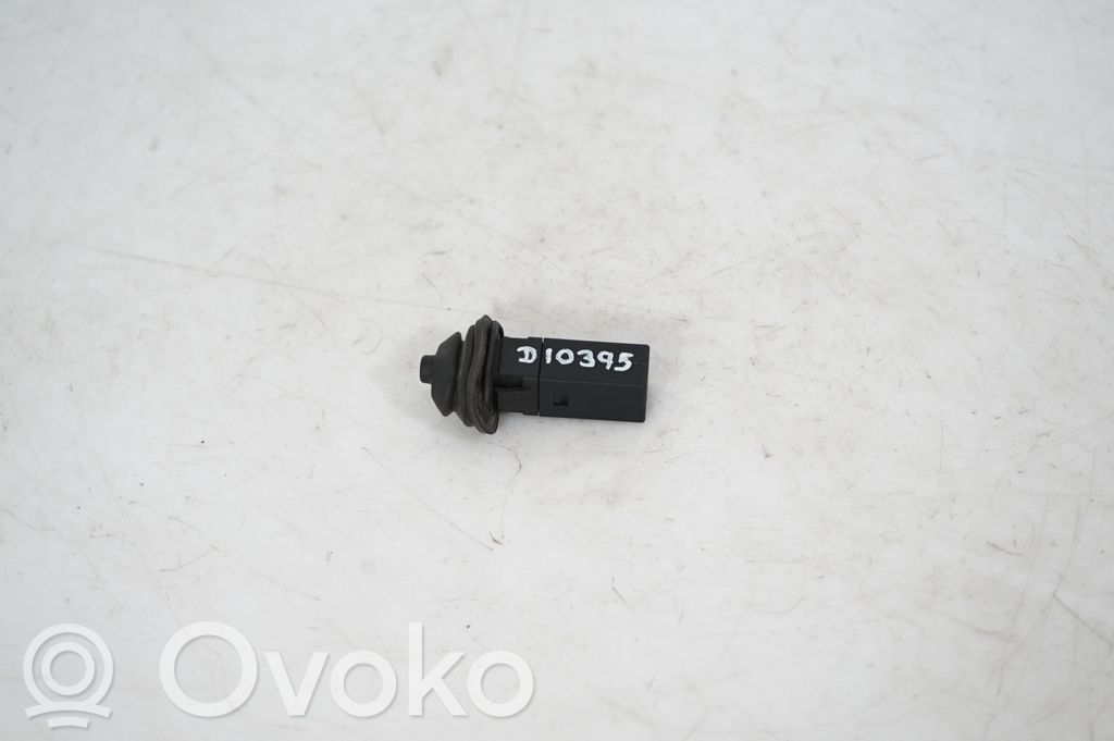 Fuel tank cap lock (5)