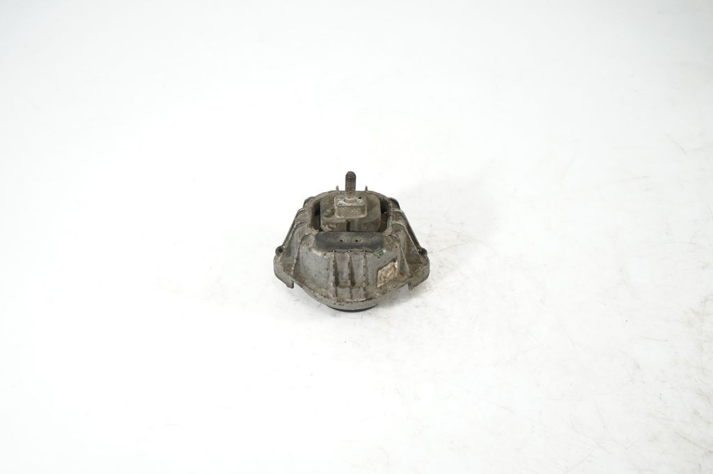 Engine mount bracket