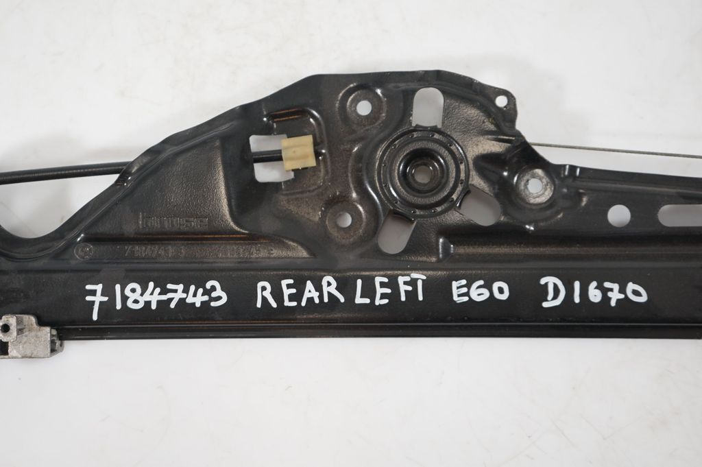 Rear door window regulator with motor (8)