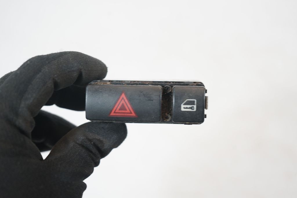 Hazard light switch (6)