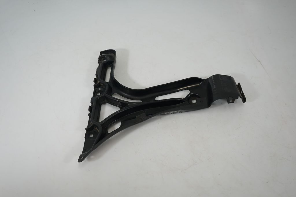 Rear bumper mounting bracket (4)